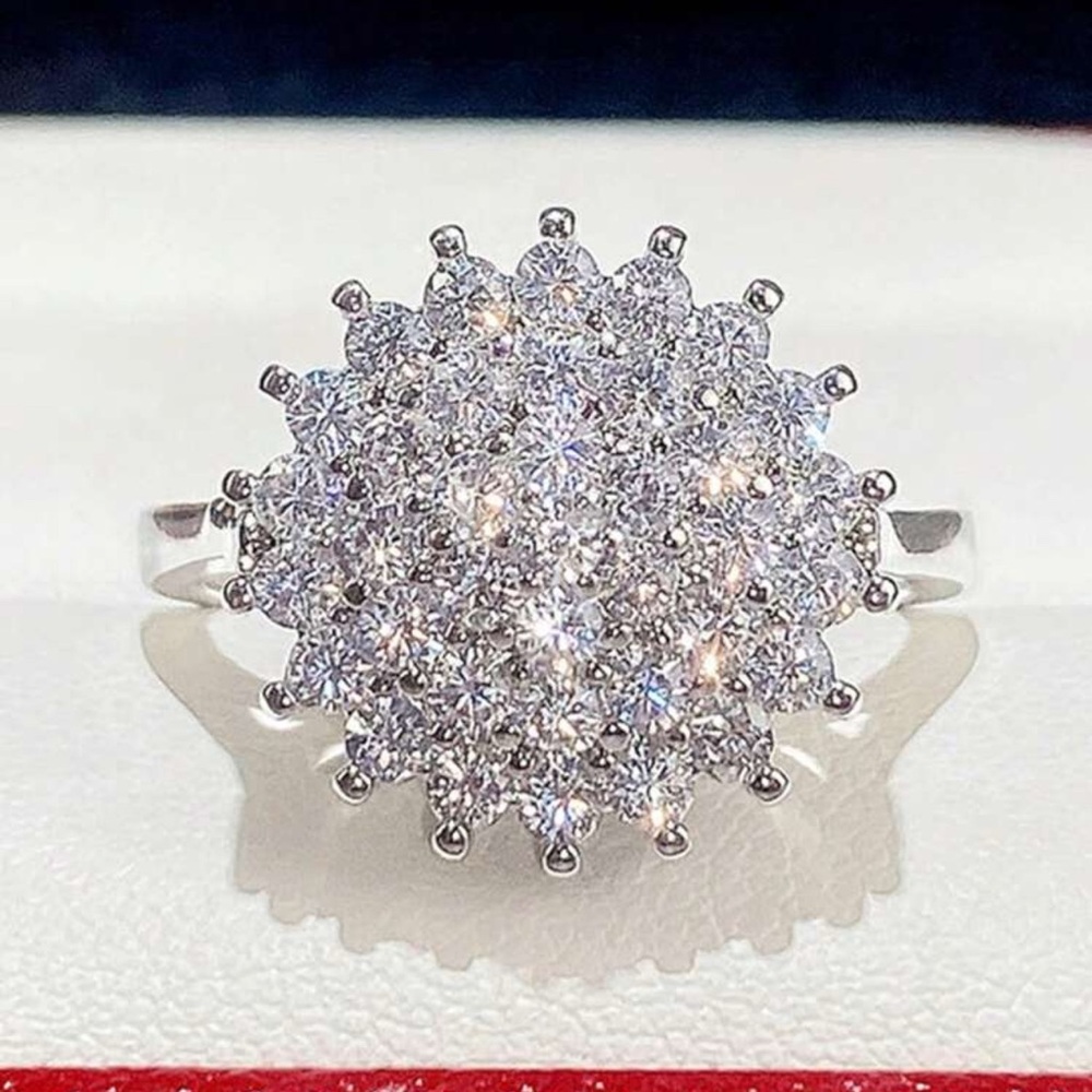 SIZE 10 WEDDING RING - Picture 4 of 13
